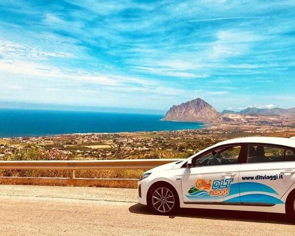 Immagine di sfondo della pagina DLT Viaggi lancia i Voucher 24 mesi