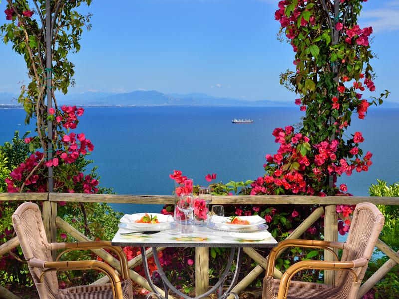 Immagine di sfondo della pagina Ragosta Hotels Collection, estate da protagonisti
