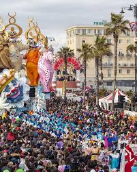 Immagine Quando il Carnevale non finisce mai: le parate più spettacolari tra Europa e Brasile