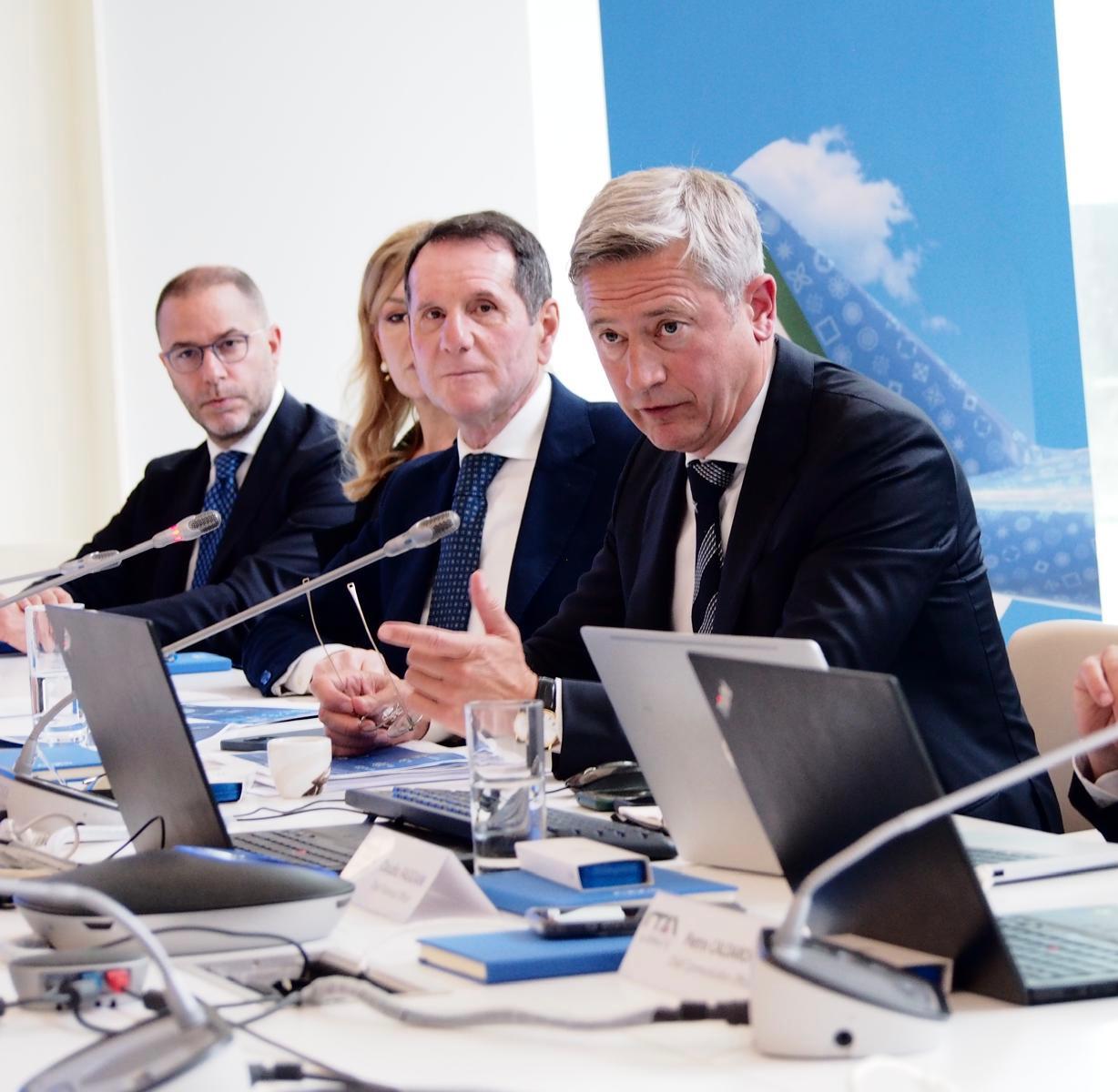 Immagine di sfondo della pagina ITA Airways, svolta nei conti 2024: utile operativo positivo e ricavi a 3,1 miliardi
