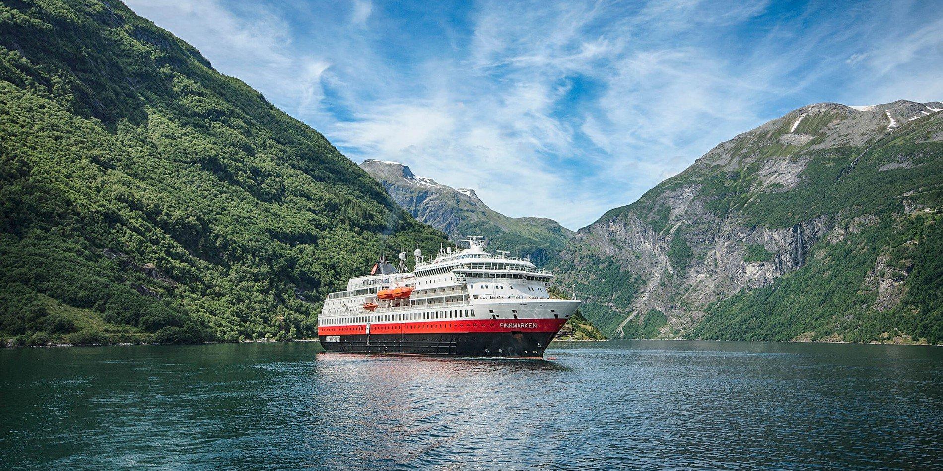 Immagine di sfondo della pagina Hurtigruten, 3 navi a propulsione ibrida