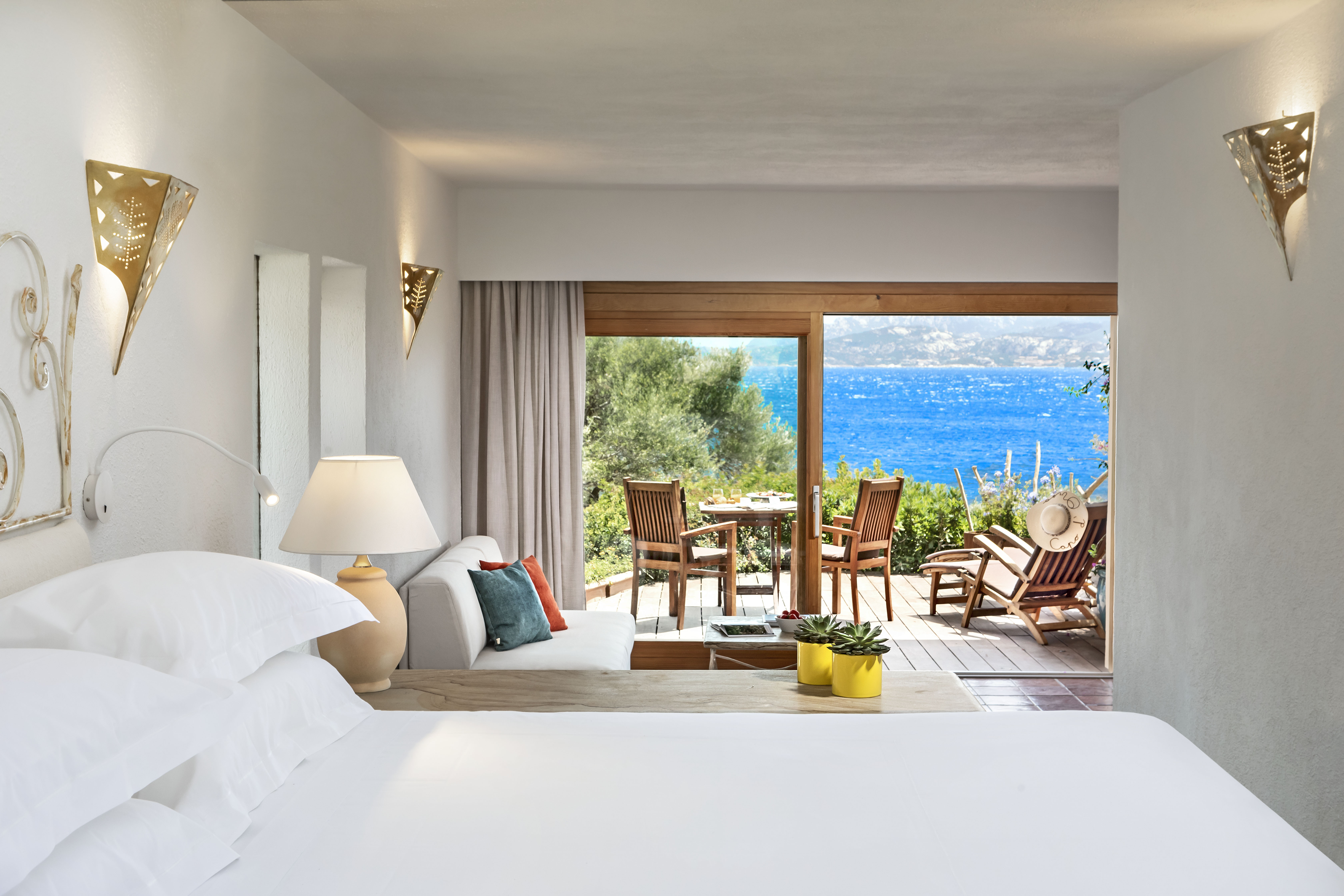 Immagine di sfondo della pagina Hotel Capo d’Orso entra nel circuito Virtuoso: Delphina rafforza il suo posizionamento nel lusso sostenibile in Sardegna