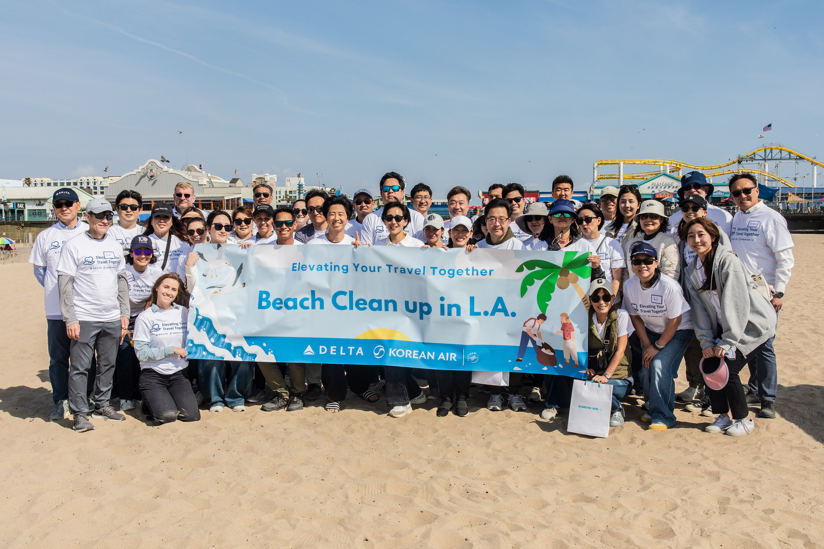 Immagine di sfondo della pagina Korean Air e Delta insieme per la pulizia della spiaggia di Santa Monica
