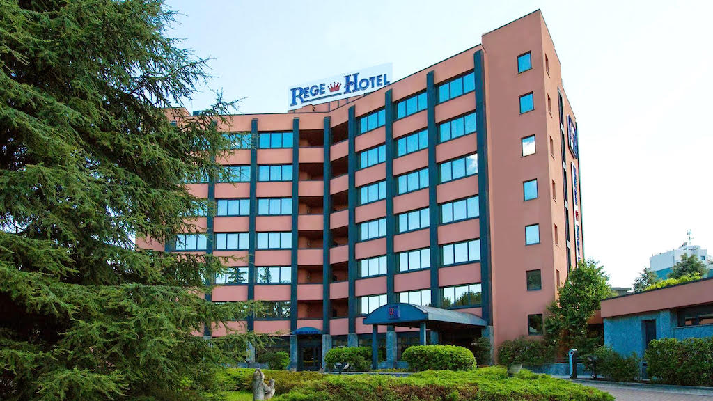Immagine di sfondo della pagina AN Hotels cresce a Milano con l'acquisizione del Rege Hotel a San Donato Milanese