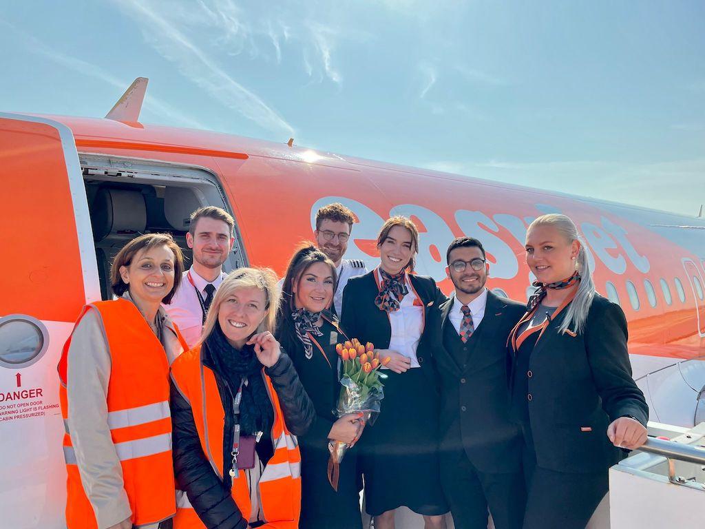 Immagine di sfondo della pagina easyJet, decolla nuovo volo Pisa – Amsterdam