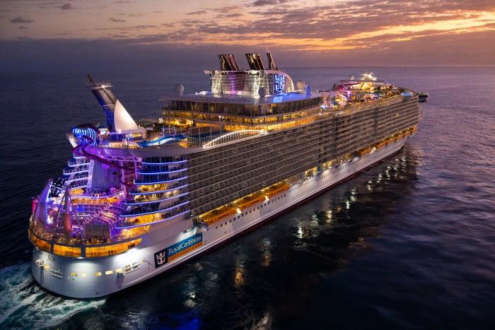 Immagine di sfondo della pagina Royal Caribbean estende il Cruise with Confidence