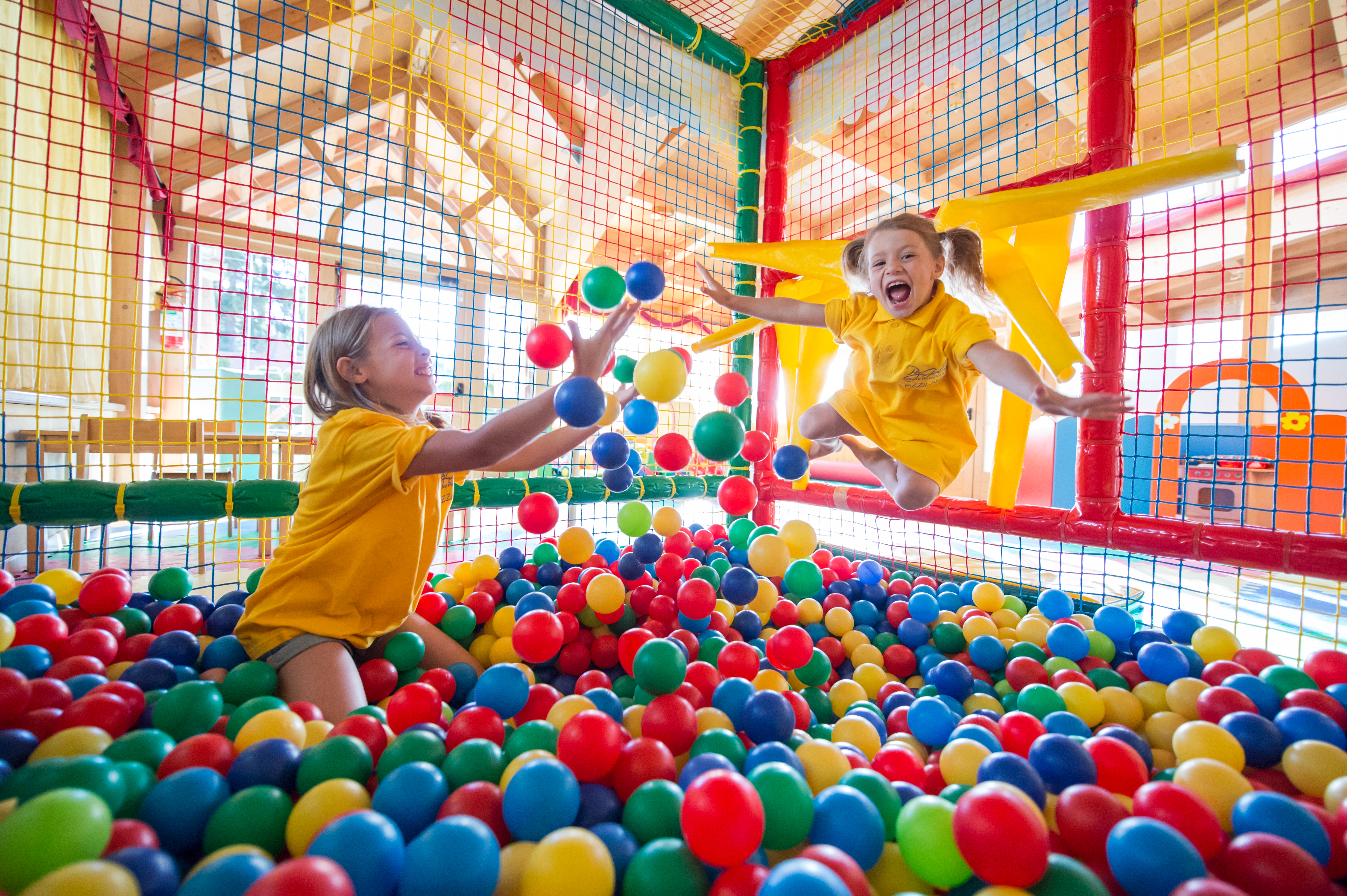 Immagine di sfondo della pagina Trend Vacanze 2025: le famiglie italiane puntano su relax, divertimento dei figli e servizi teen su misura