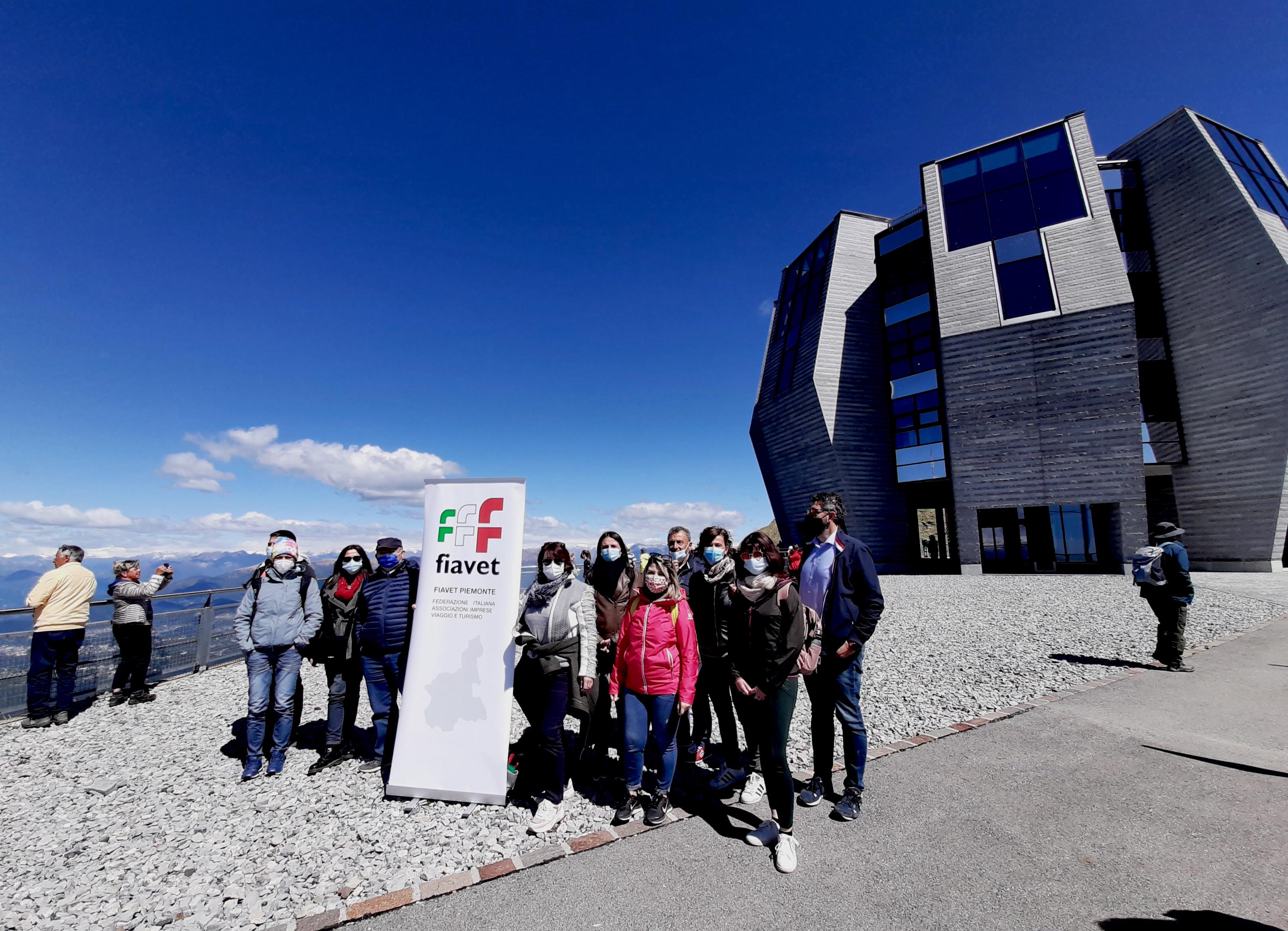 Immagine di sfondo della pagina Fiavet Piemonte porta le adv in Svizzera