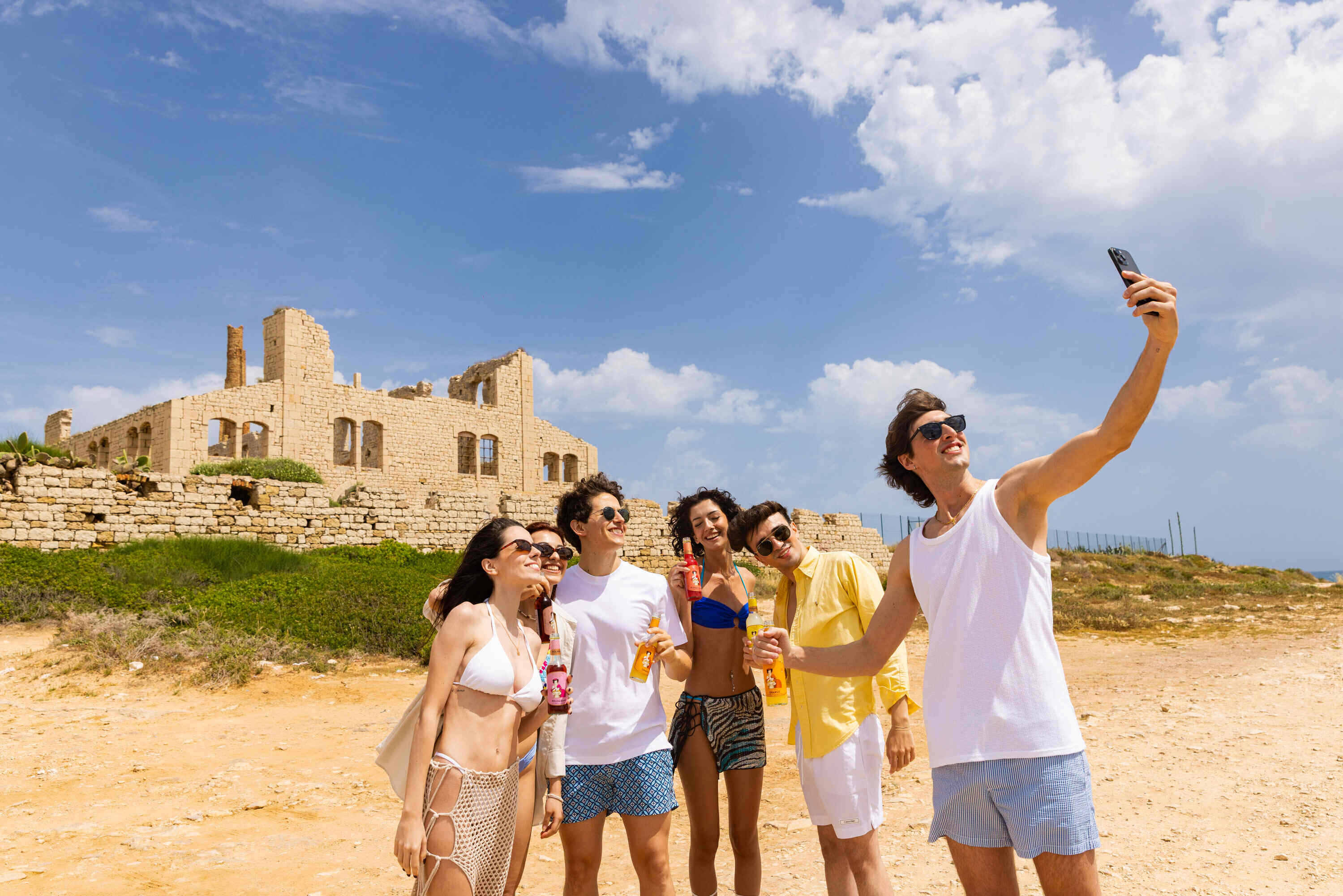 Immagine di sfondo della pagina Sicilia: boom di turisti stranieri (+5,5%) e vip internazionali, mentre l’export verso gli USA supera 1,2 miliardi
