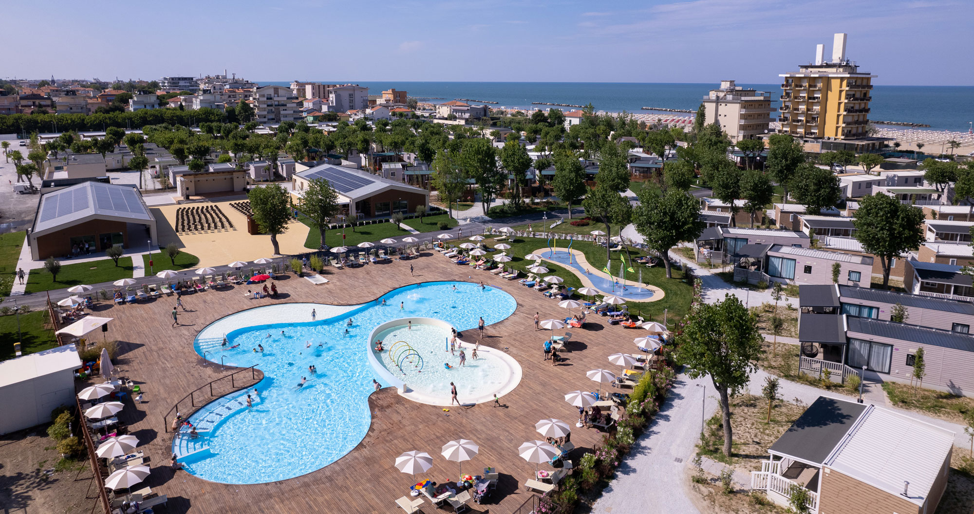Immagine di sfondo della pagina Club del Sole lancia l’open air del Rimini Family Resort per il Business Travel durante TTG 2025
