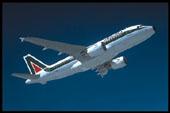 Immagine di sfondo della pagina  In volo la nuova Alitalia dal 13 gennaio. Colaninno e Sabelli: “ Sarà una compagnia efficiente, e metterà al centro il cliente”. La scelta del partner estero entro l’anno 