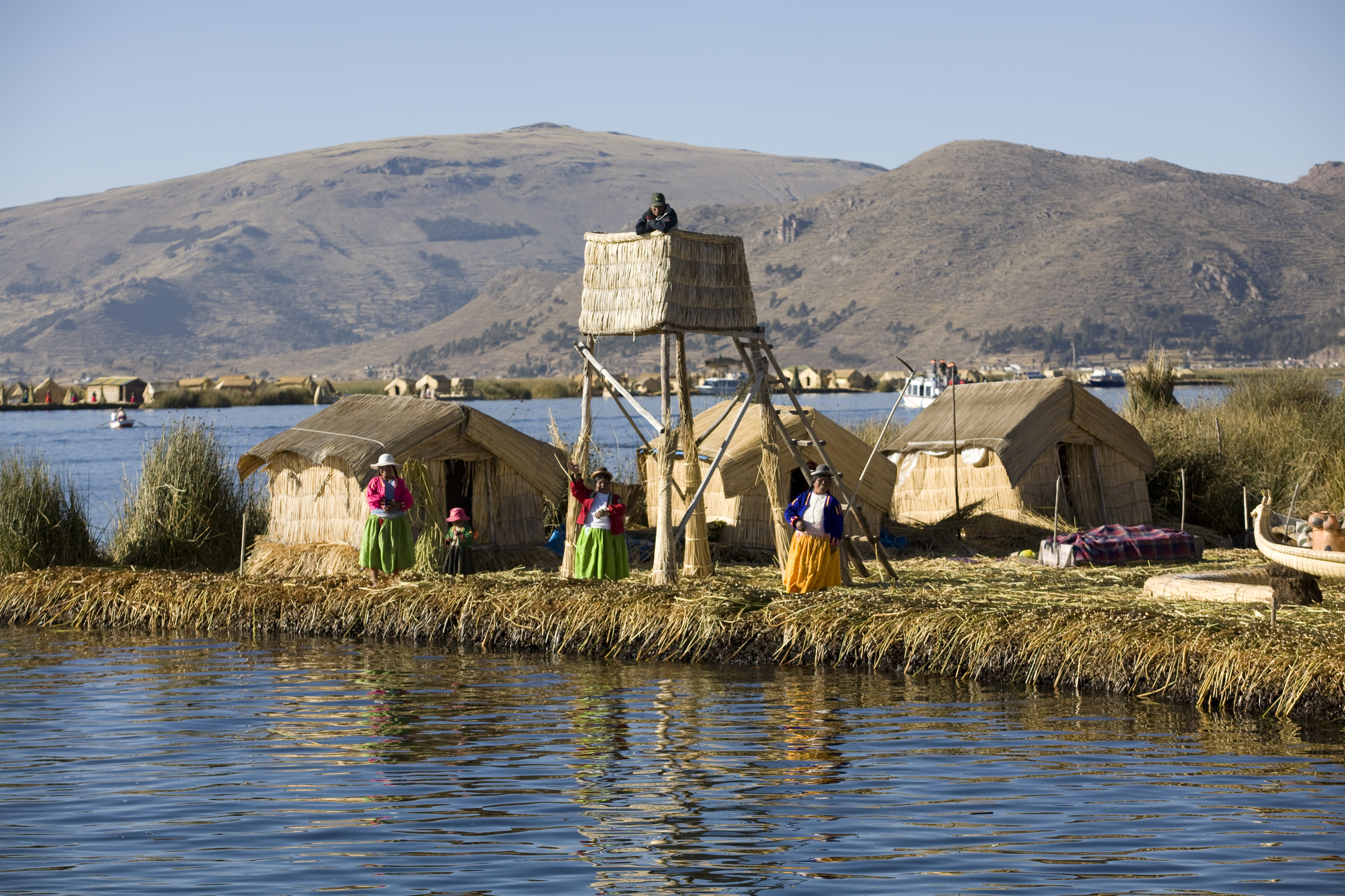 Immagine Dalle Isole Galleggianti alla Biennale: “Living Scaffolding” e la sapienza ancestrale del Titicaca