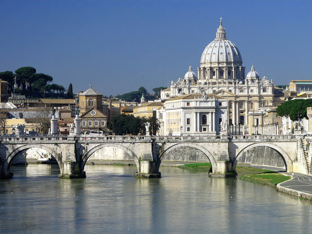 Immagine di sfondo della pagina Iberia rafforza la presenza in Italia e cresce su Roma