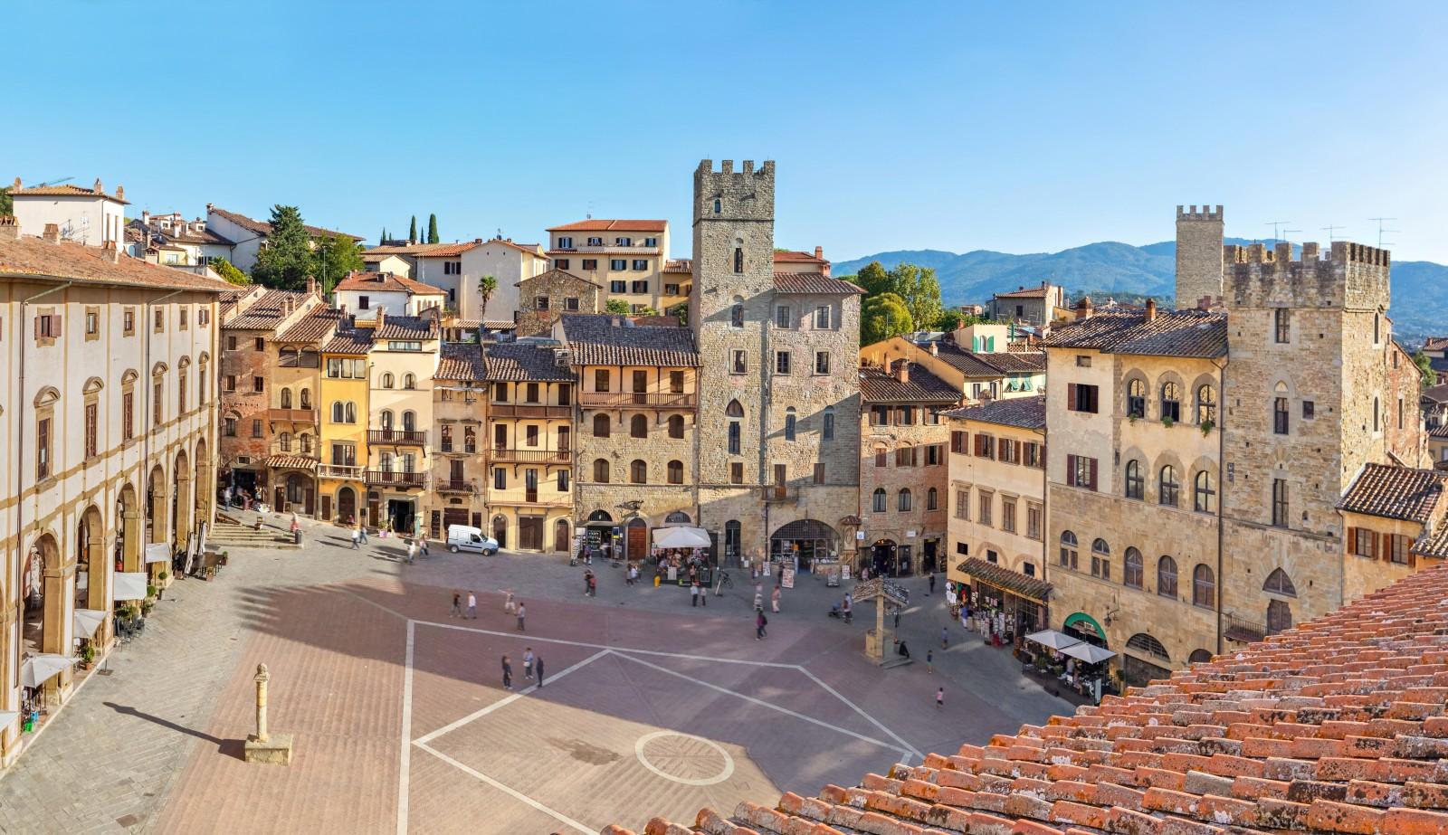 Immagine di sfondo della pagina Voucher ed itinerari speciali: il modello Arezzo