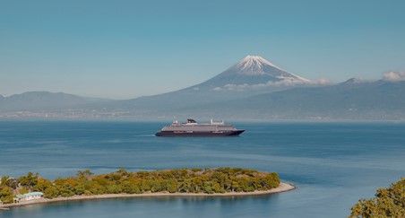 Immagine di sfondo della pagina Explora Journeys debutta in Asia e presenta la nuova nave Explora V