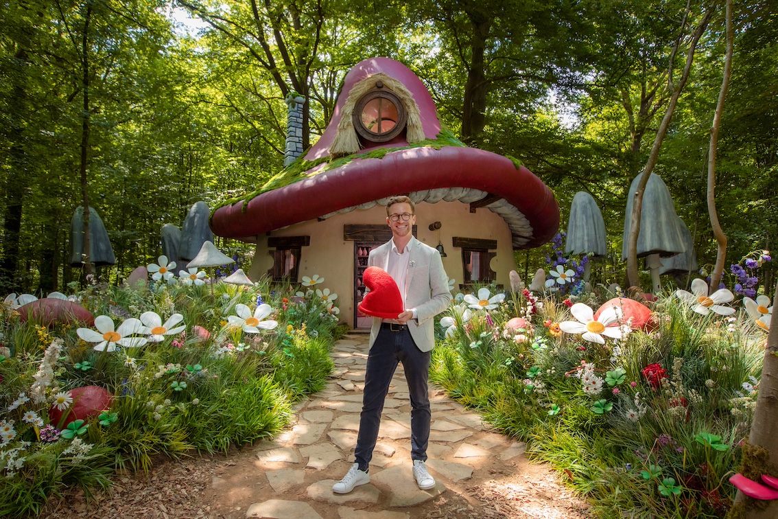 Immagine di sfondo della pagina Airbnb e i Puffi: un’esperienza da fiaba nei boschi del Belgio