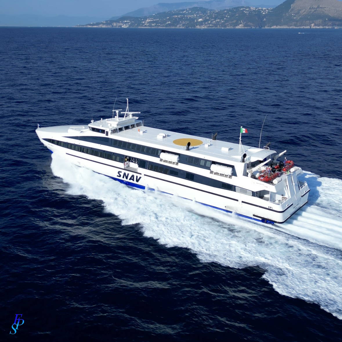 Immagine di sfondo della pagina SNAV riattiva i collegamenti veloci da Napoli alle Eolie
