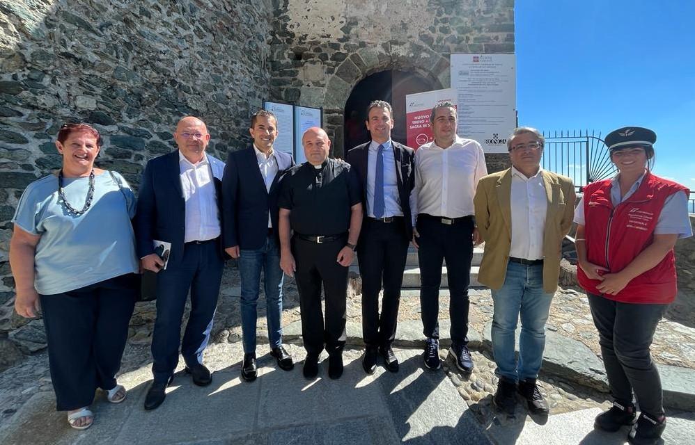 Immagine di sfondo della pagina Trenitalia, collegamento per Sacra di San Michele