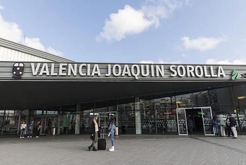 Immagine di sfondo della pagina Aumenta l’offerta di treni tra Madrid e Valencia