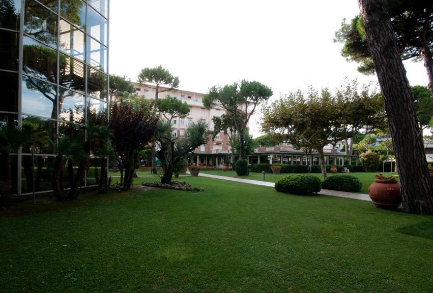 Immagine di sfondo della pagina Milano Marittima: MarePineta Resort punta al top