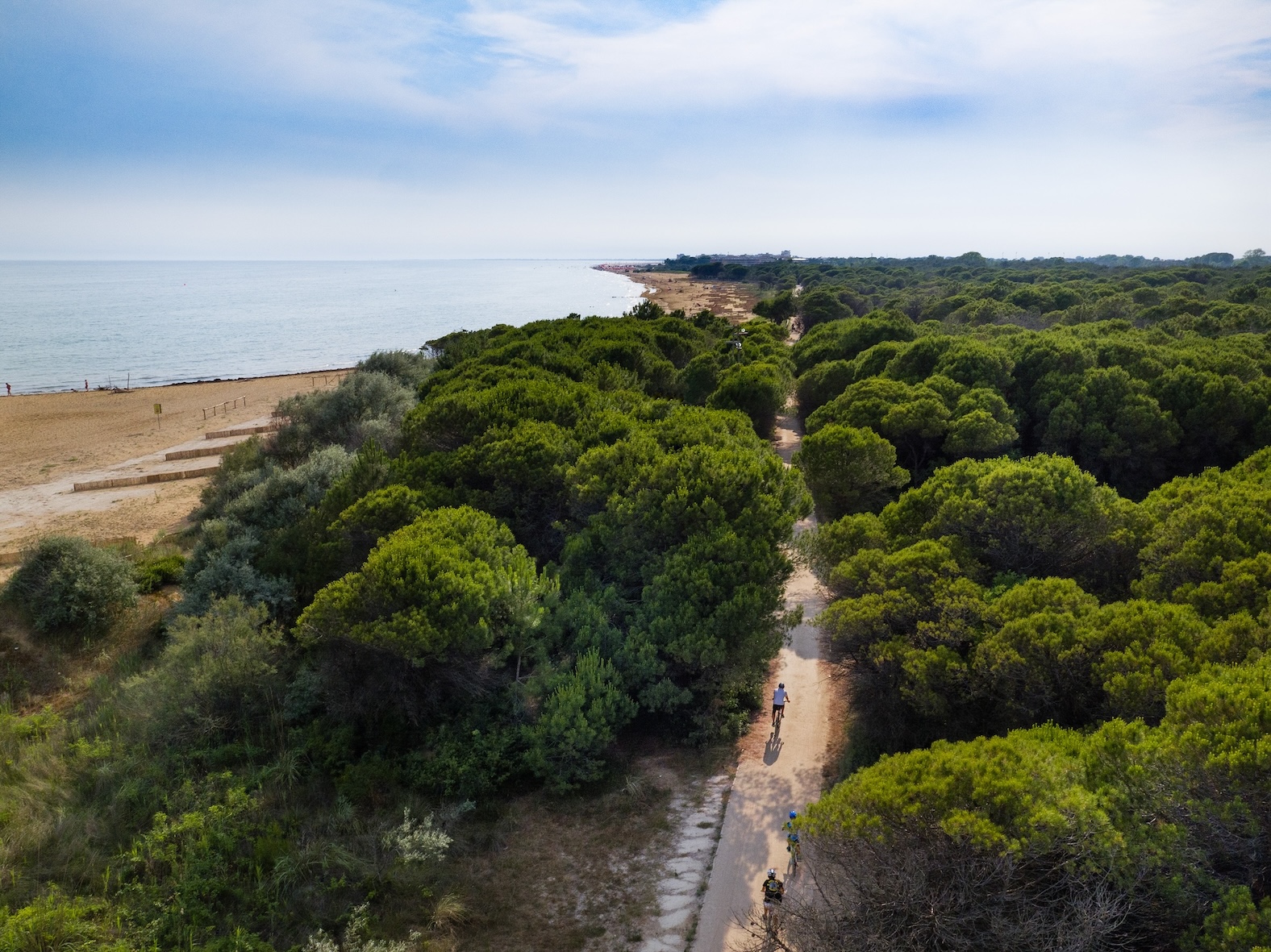 Immagine A Bibione la bicicletta supera la disabilità visiva, con le escursioni inclusive di Riding in The Dark