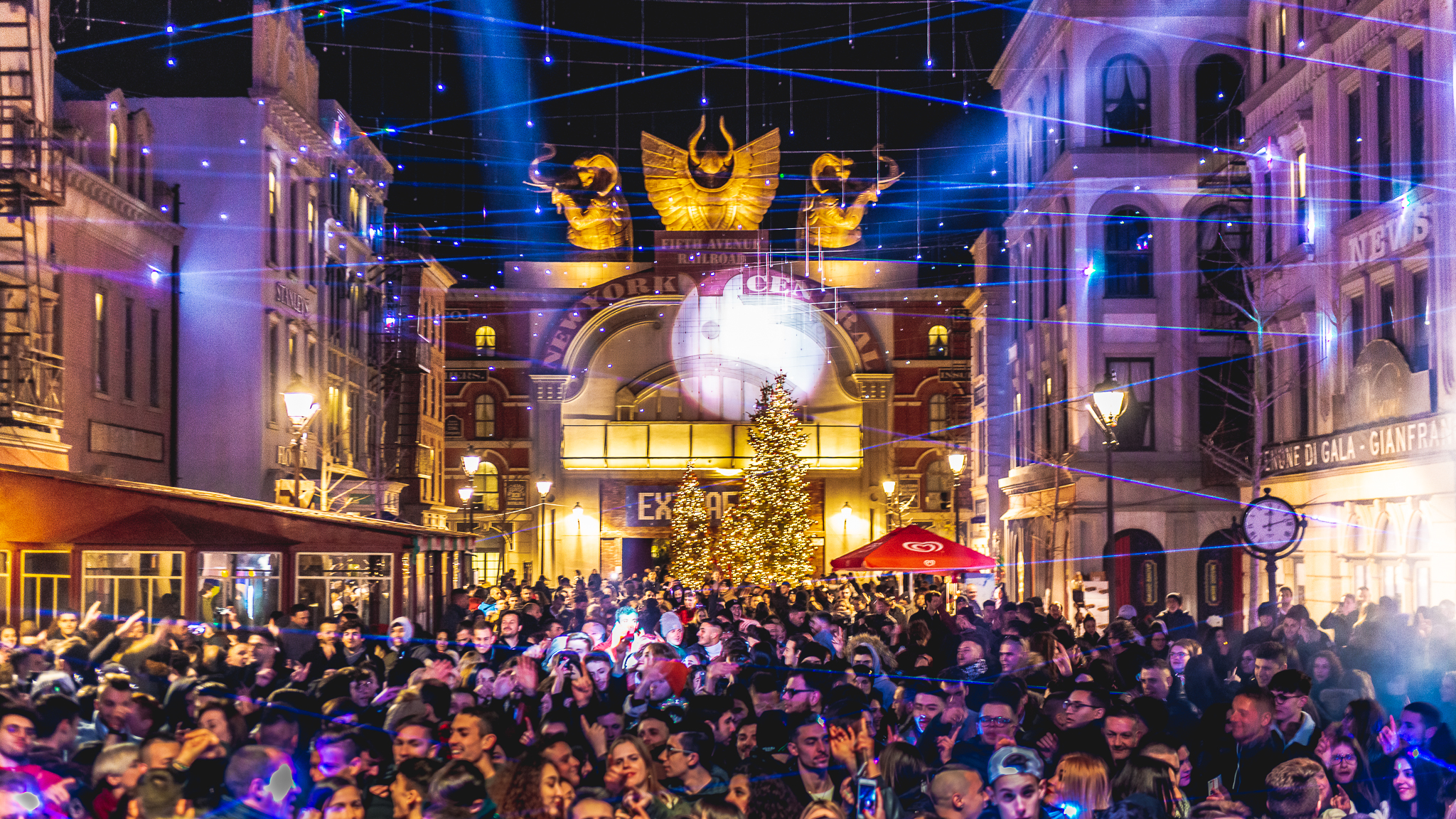 Immagine Capodanno no stop a Cinecittà World: 12 ore di festa tra attrazioni, musica e fuochi d’artificio