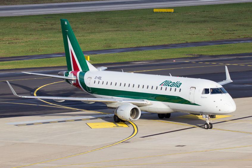 Immagine di sfondo della pagina Alitalia, perdite dimezzate nel 2018