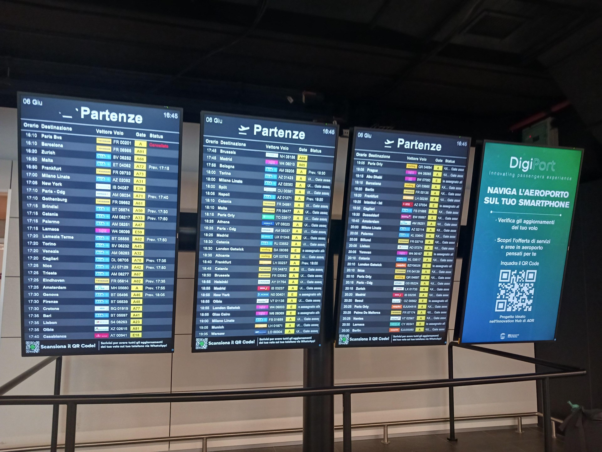 Immagine di sfondo della pagina REVO Insurance amplia l’offerta travel con una copertura parametrica per ritardi e cancellazioni aeree negli scali di Roma