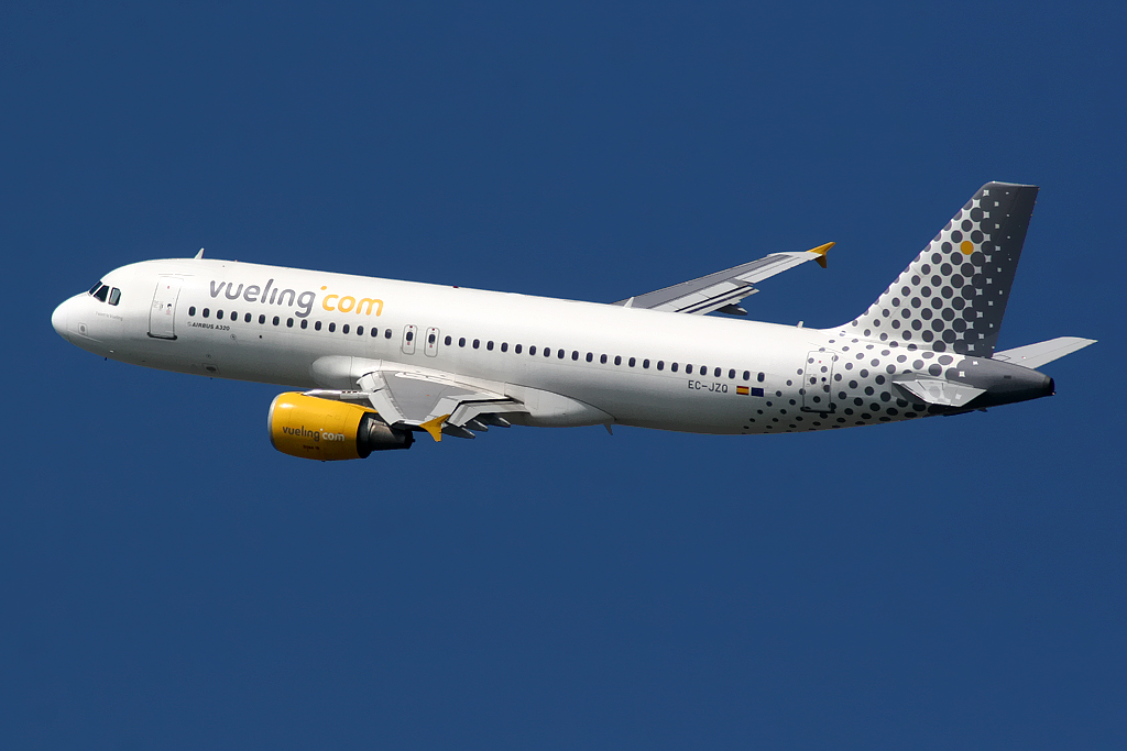 Immagine di sfondo della pagina Vueling rassicura i passeggeri per l'estate 2026: voli confermati e prezzi bloccati