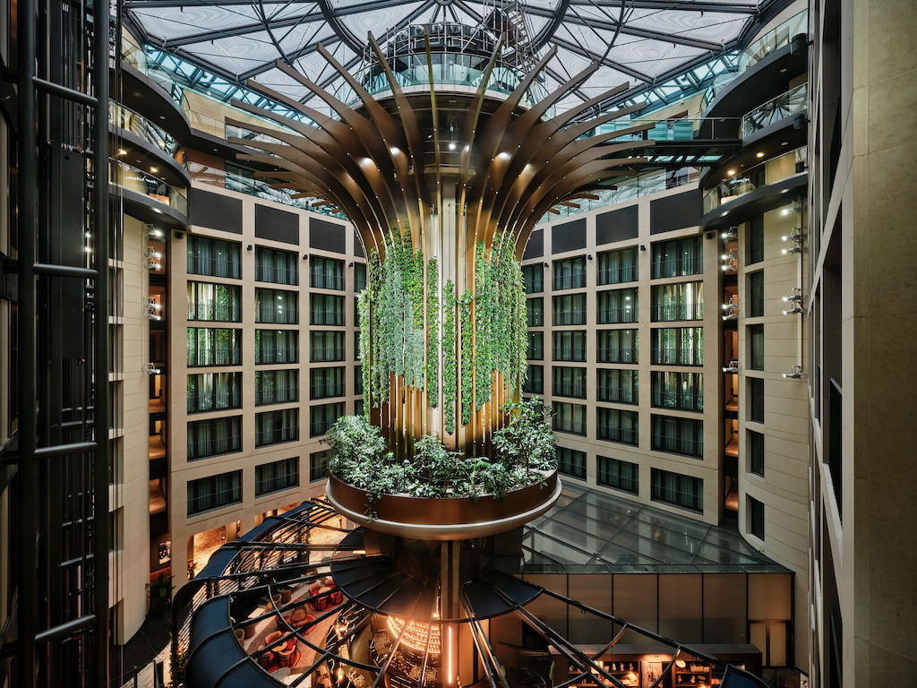 Immagine Radisson Hotel Group e Amadeus attivano una connessione API diretta per la distribuzione alberghiera