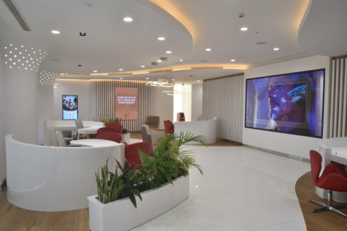 Immagine di sfondo della pagina Emirates inaugura il Travel Store esperienziale a Karachi