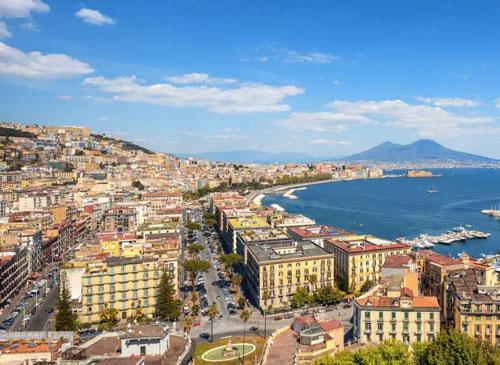 Immagine di sfondo della pagina Napoli, turismo sempre più strategico