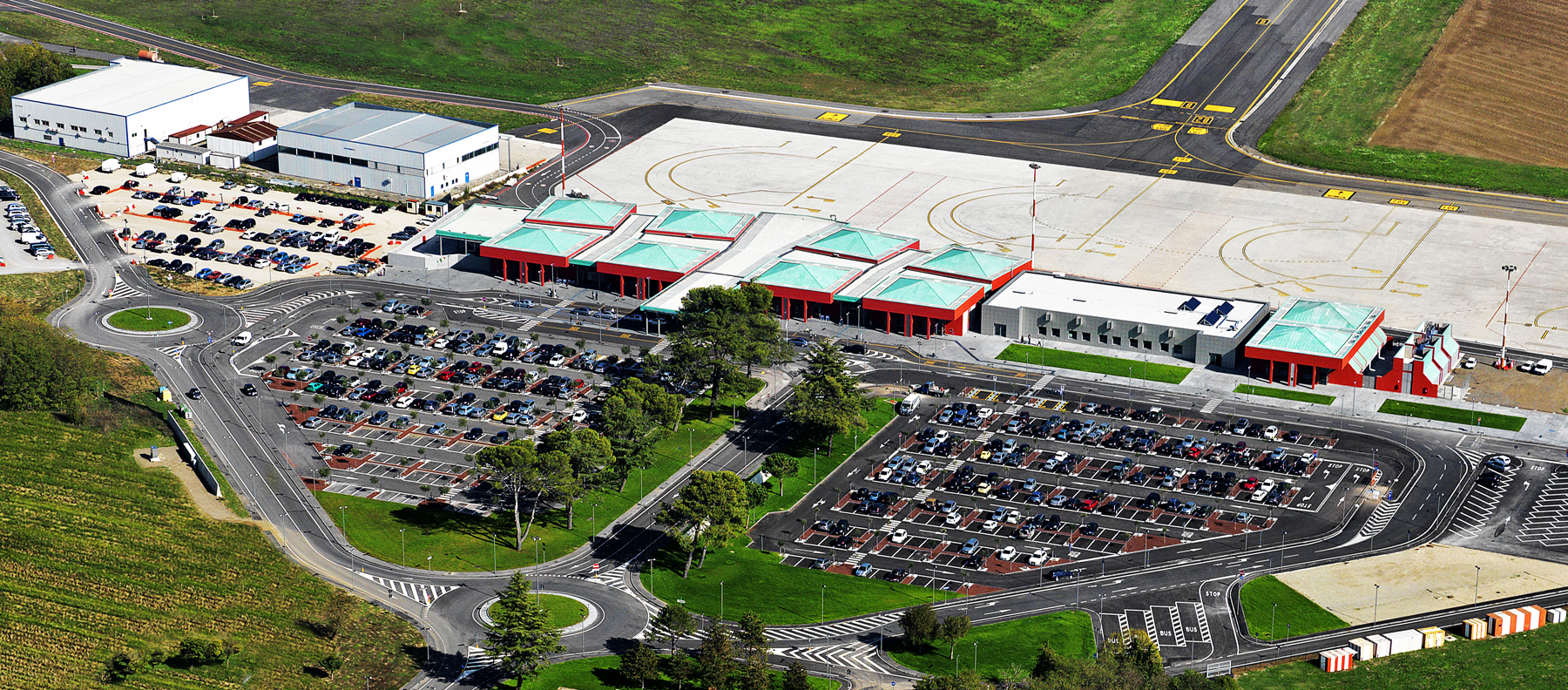 Immagine di sfondo della pagina Aeroporto dell'Umbria: Aeroitalia avvia nuovi voli Perugia - Comiso