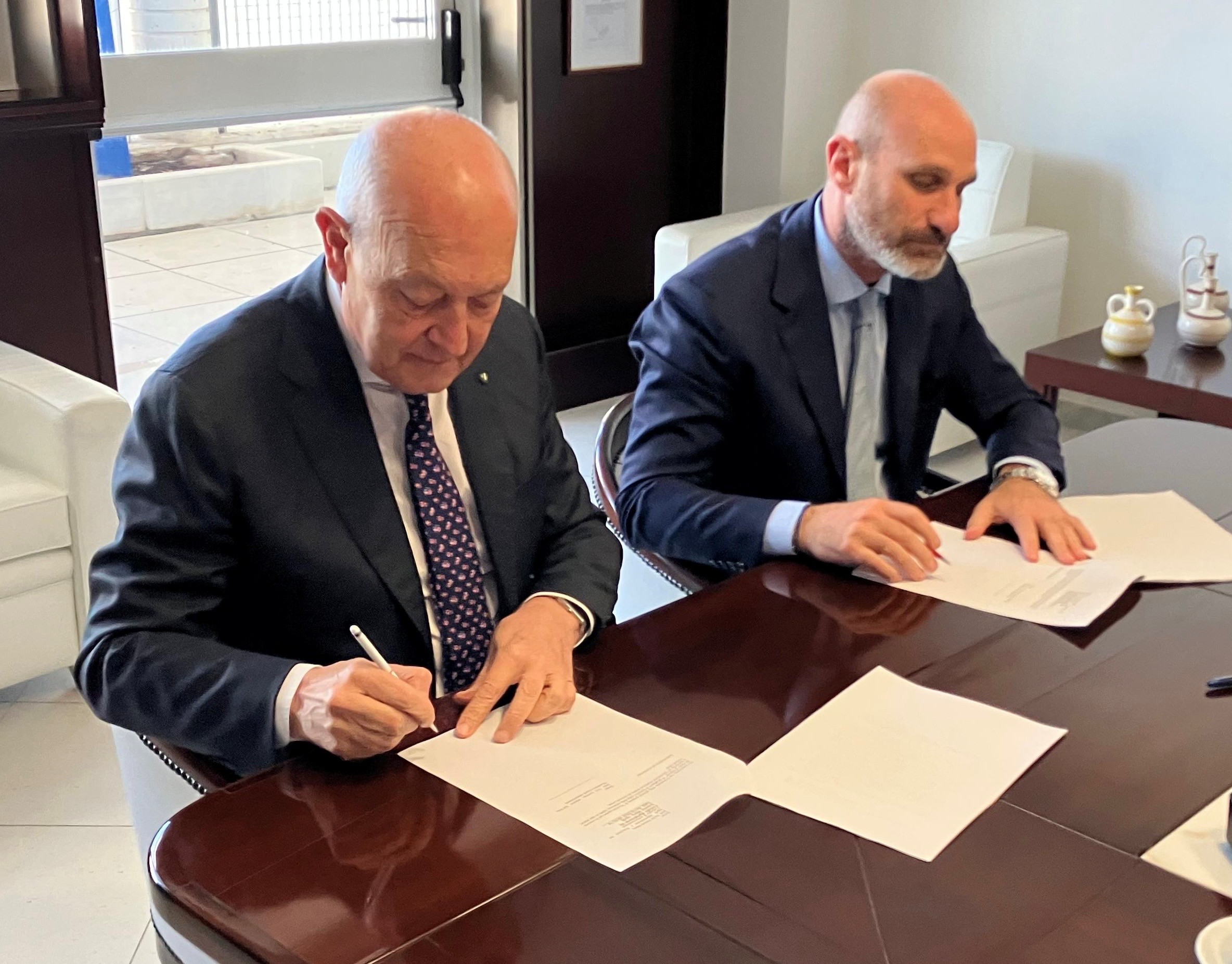 Immagine di sfondo della pagina Aeroporti di Puglia e BCC Castellana insieme per sostenere l’economia regionale