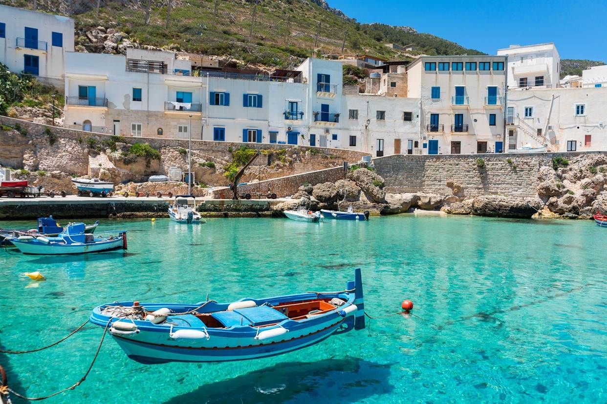 Immagine di sfondo della pagina Favignana e le Egadi: esperienze autentiche tra mare, cultura e grande cinema