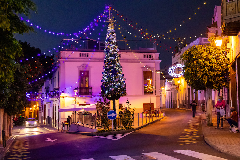 Immagine di sfondo della pagina Natale alle Canarie: Tradizioni e Feste dalla Vigilia all’Epifania