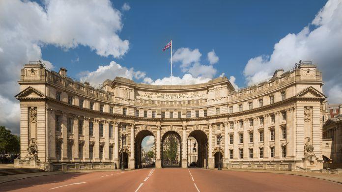 Immagine di sfondo della pagina Apre il primo Waldorf Astoria hotel a Londra