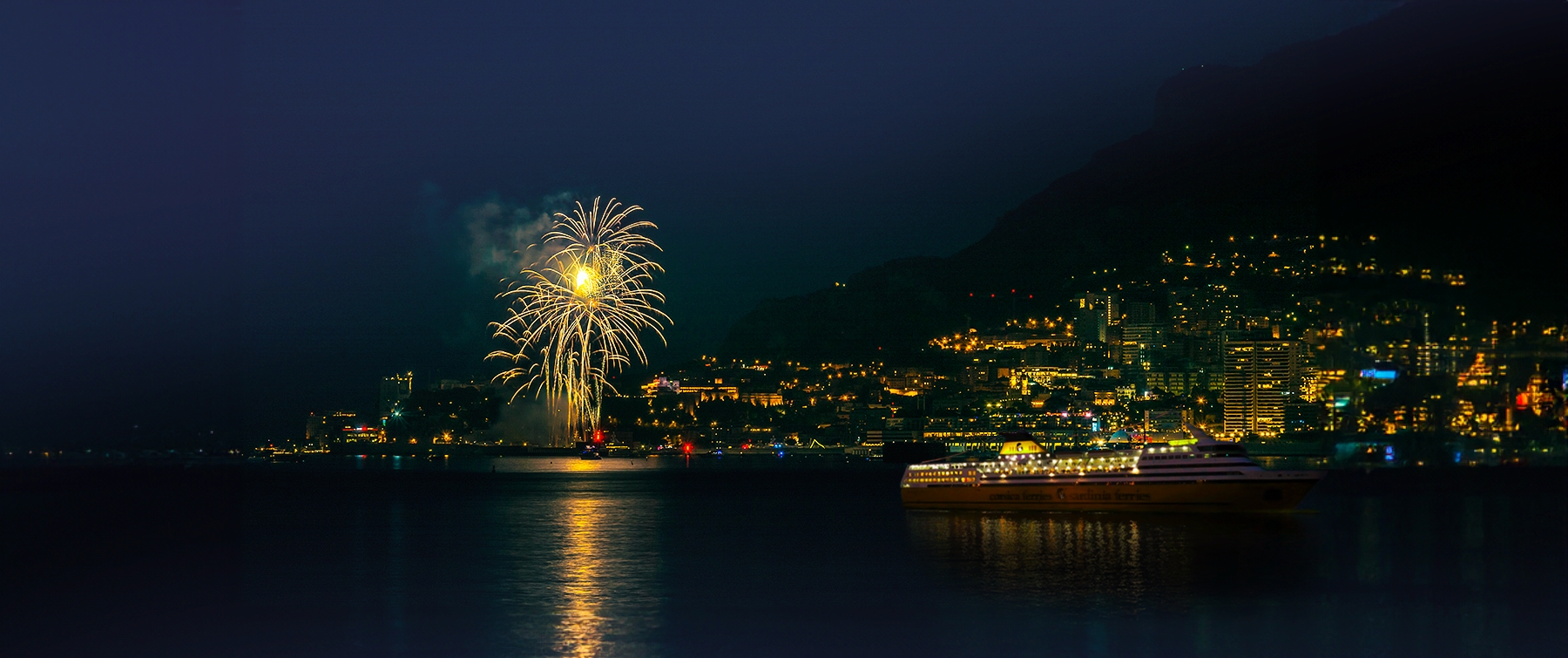 Immagine di sfondo della pagina Capodanno 2025 in crociera con Corsica Sardinia Ferries tra Costa Azzurra e Corsica
