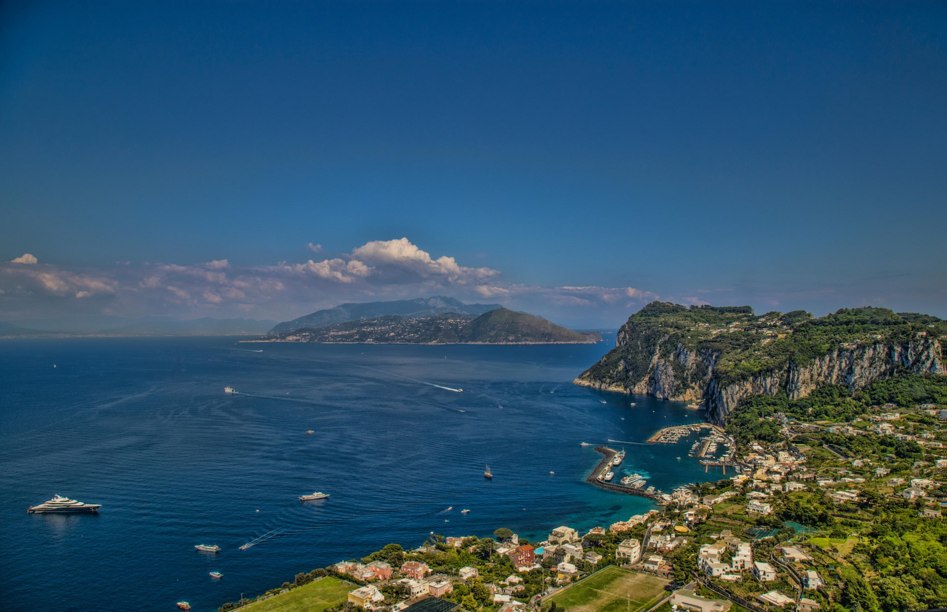 Immagine Carburanti, allarme Confesercenti: la crisi di hormuz pesa sulle vacanze degli italiani