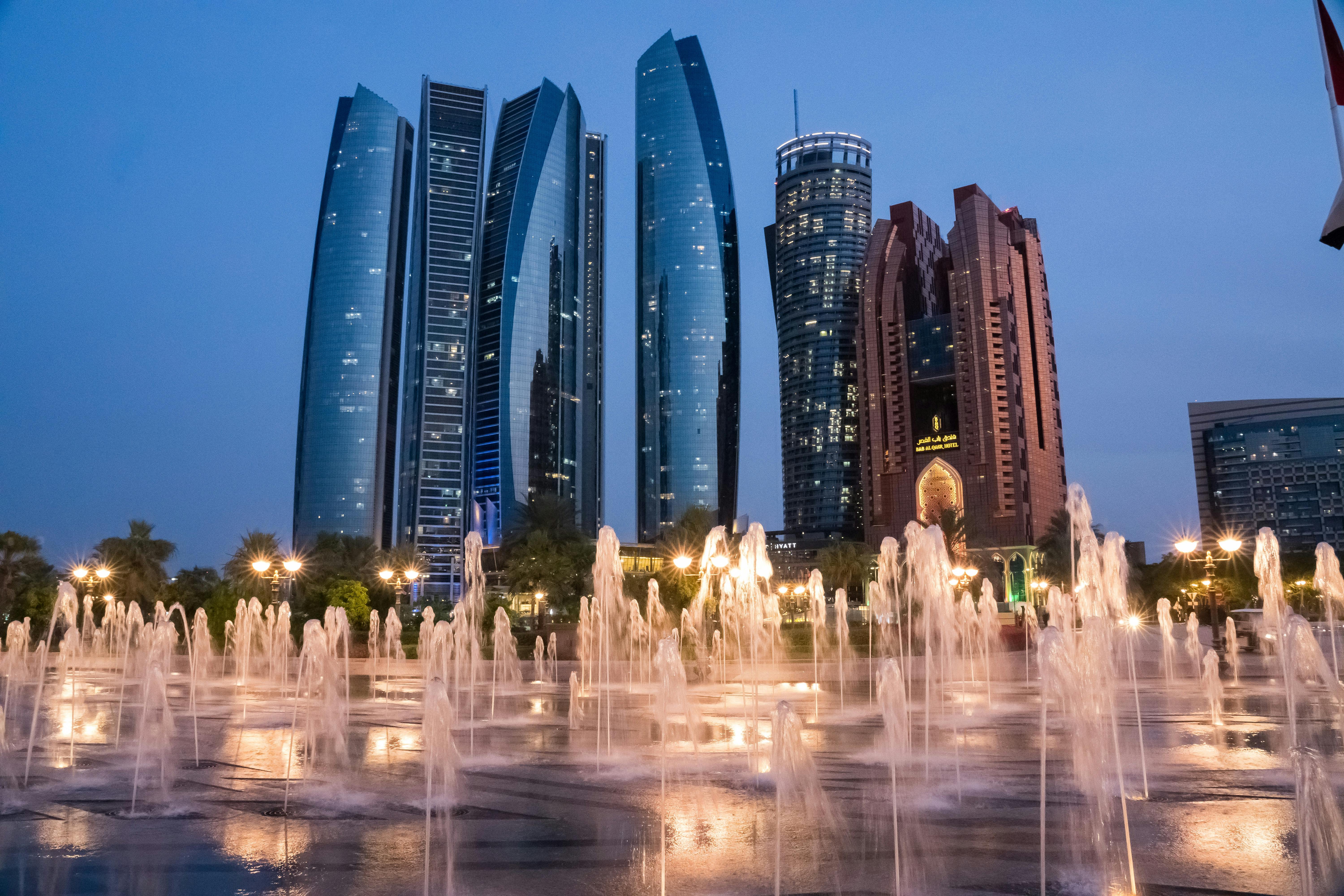 Immagine di sfondo della pagina DCT Abu Dhabi introduce il sistema di riconoscimento facciale per l'accoglienza e una maggiore sicurezza negli hotel