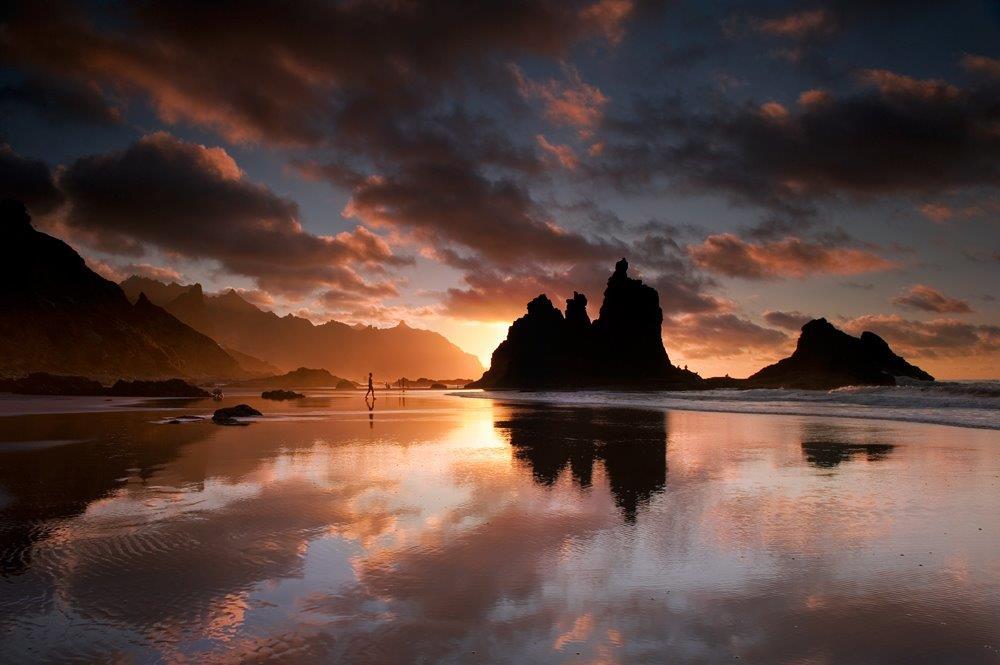 Immagine di sfondo della pagina Canarias Destino, l'arcipelago riparte