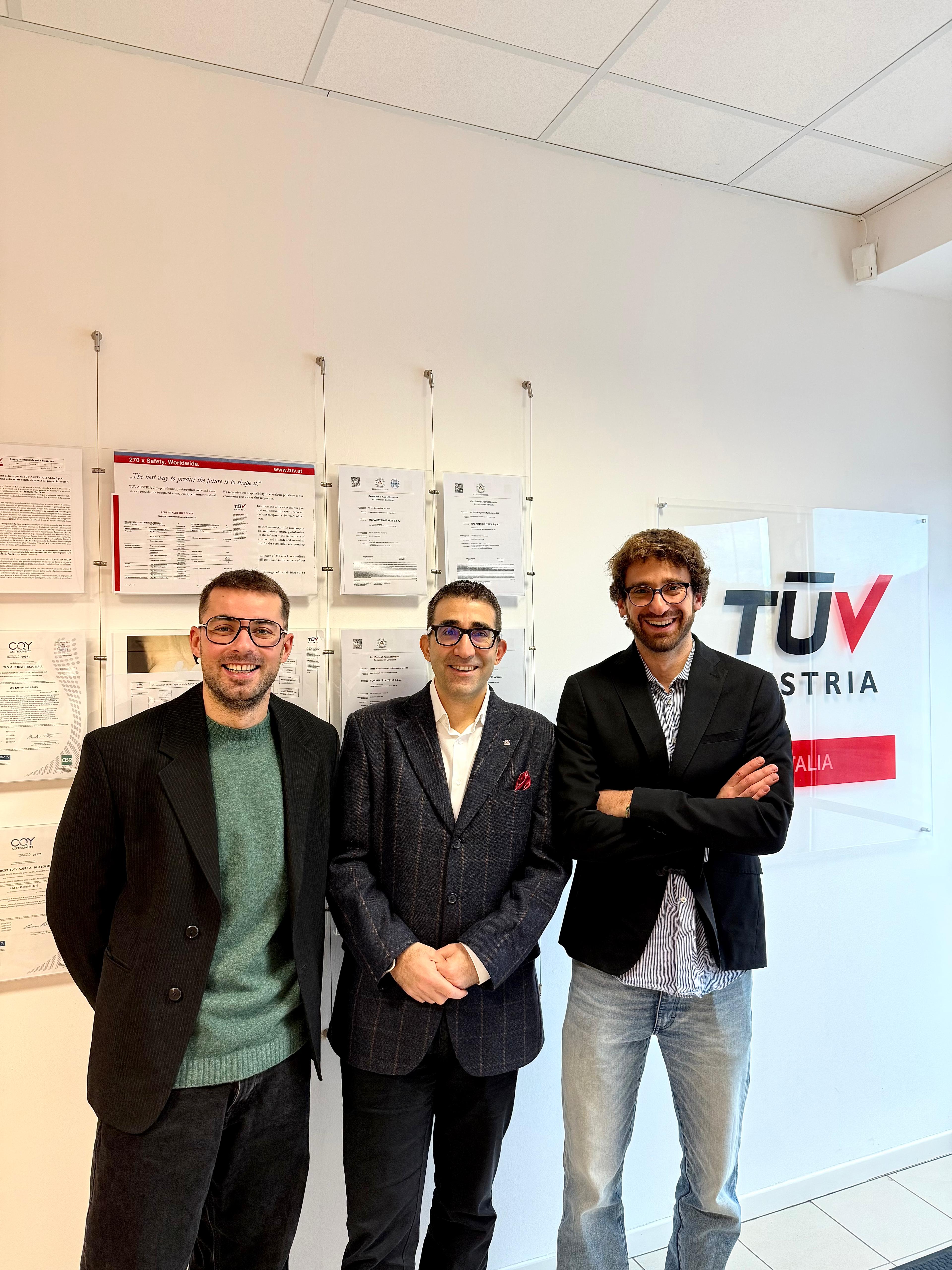 Immagine di sfondo della pagina Ollum entra nel Gruppo TÜV AUSTRIA e guiderà la nuova area consulenza ESG