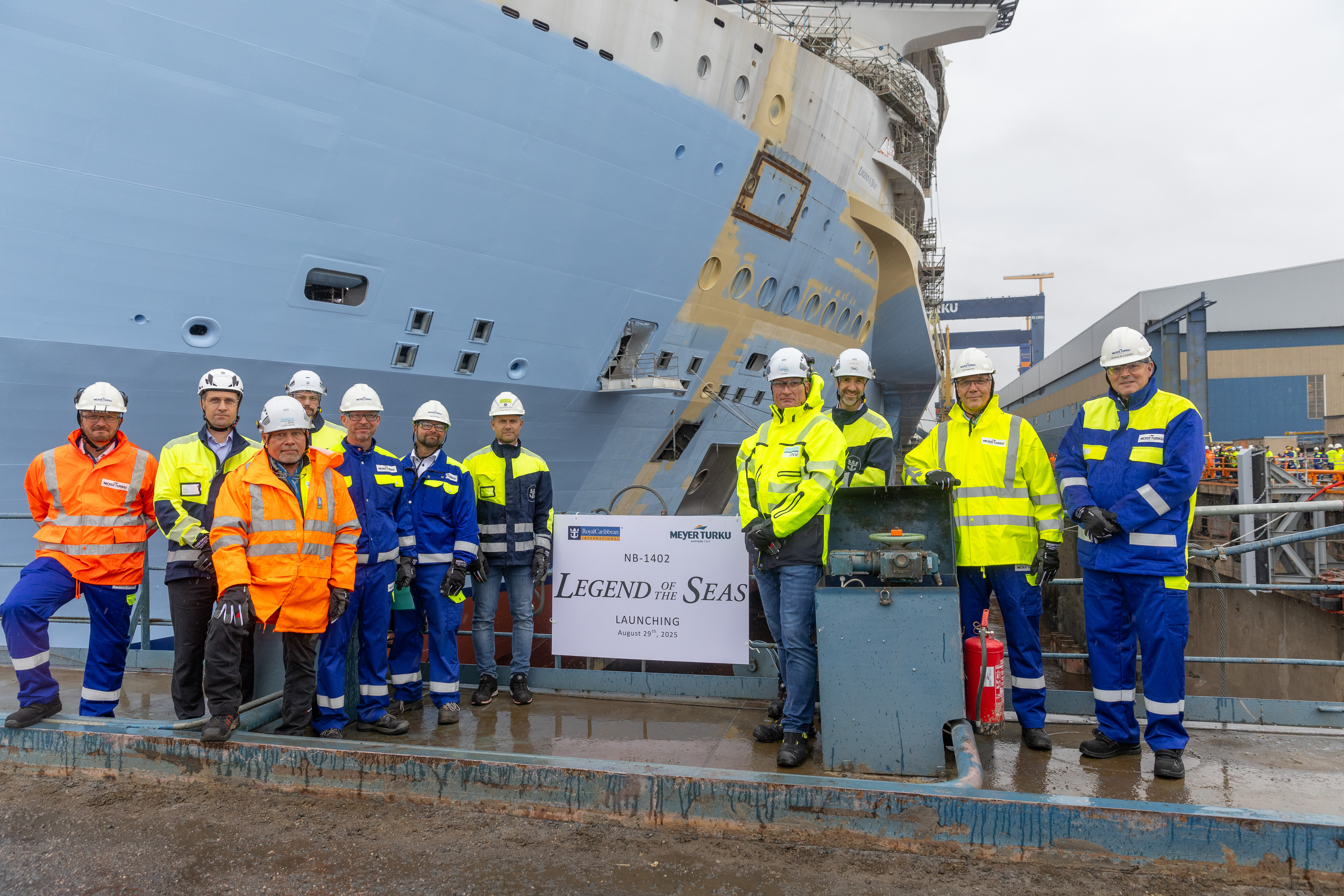 Immagine di sfondo della pagina Royal Caribbean: la nuova Legend of the Seas tocca l’acqua per la prima volta