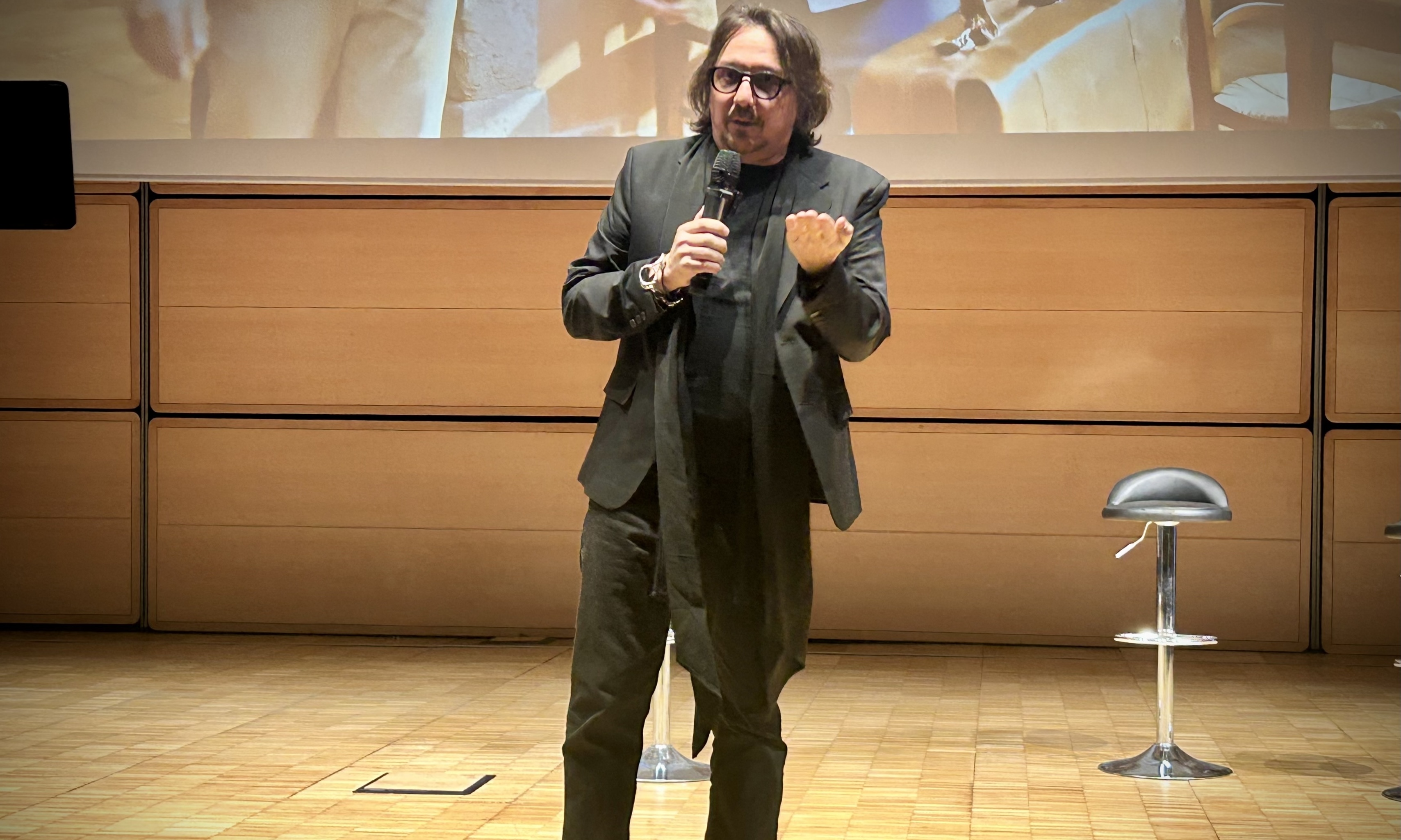 Immagine AI, caos di transizione e futuro del turismo: la visione di Marco Camisani Calzolari