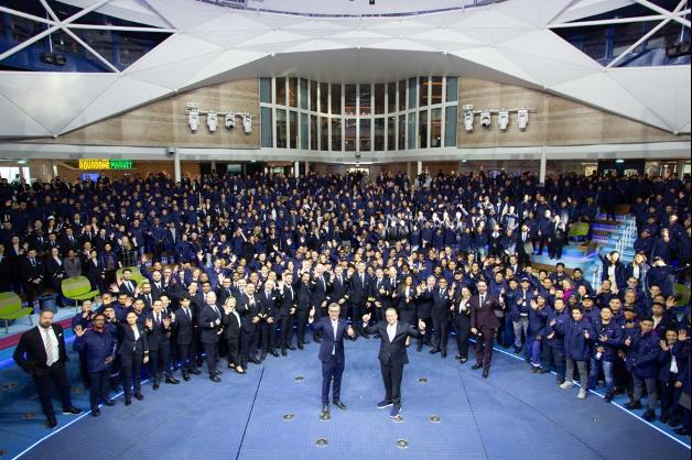 Immagine di sfondo della pagina Royal Caribbean: Icon of the Seas entra in flotta