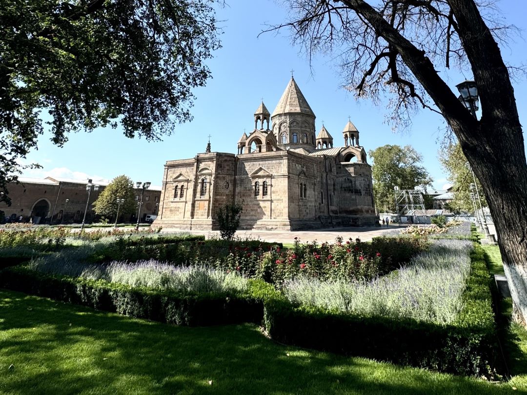 Immagine Pasqua in Armenia: in viaggio tra spiritualità, sapori e tradizioni millenarie
