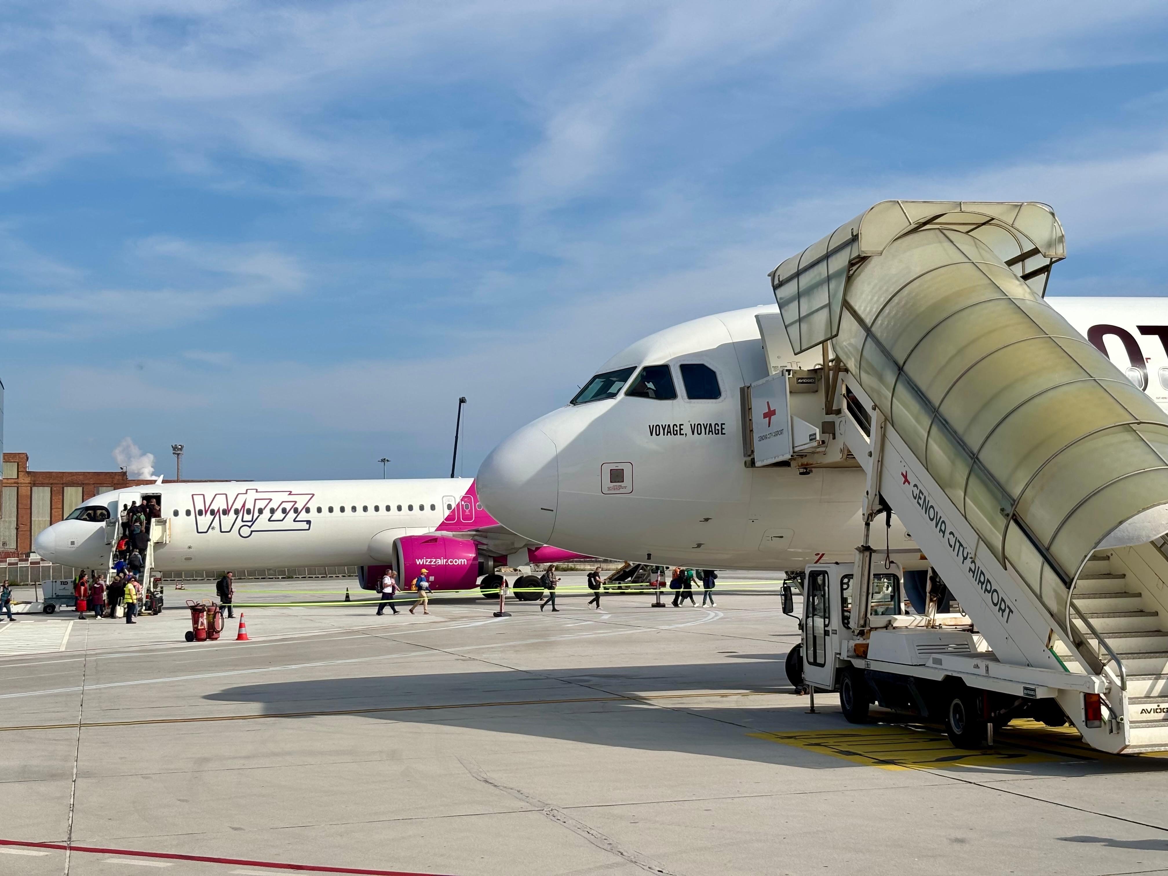 Immagine di sfondo della pagina Aeroporto di Genova: primo semestre 2025 da record, +18% di passeggeri