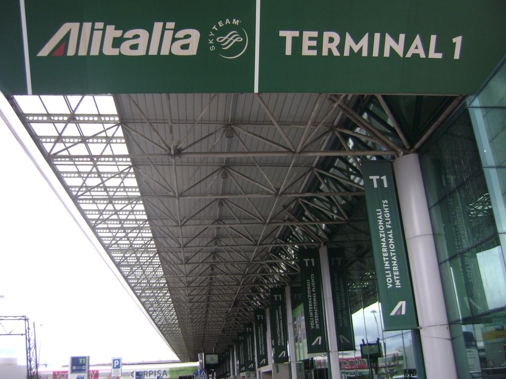 Immagine di sfondo della pagina Alitalia, tutte le operazioni al T1 