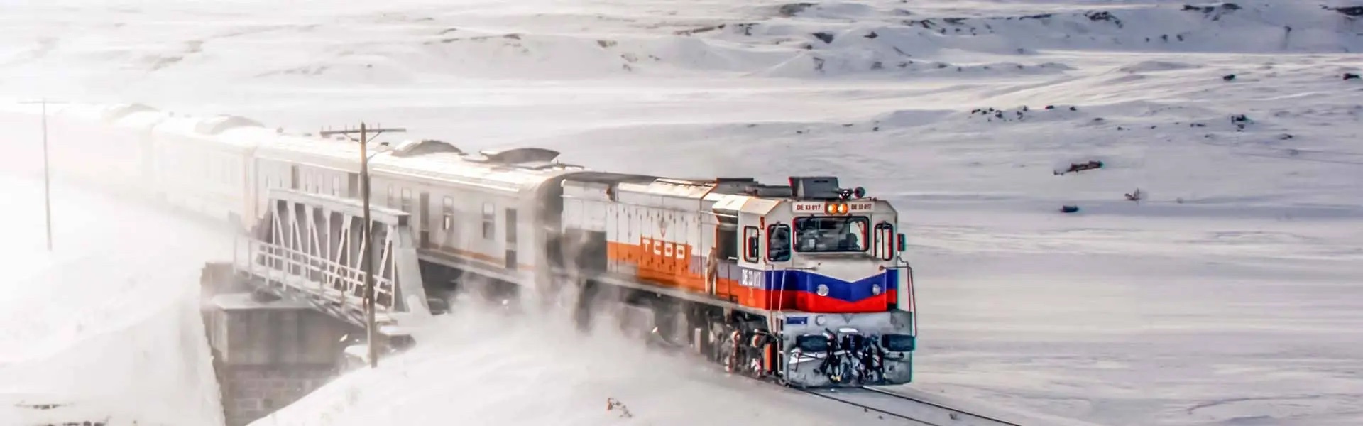 Immagine di sfondo della pagina Viaggio lento in Anatolia: alla scoperta di Kars con il Touristic Eastern Express