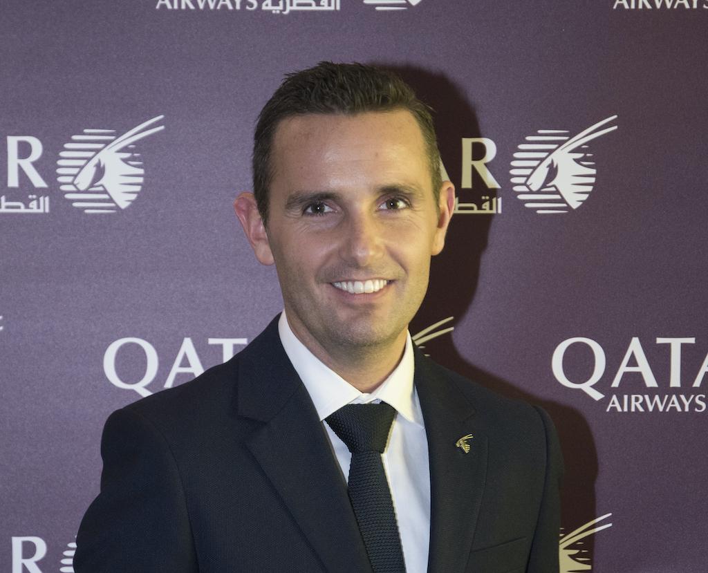 Immagine di sfondo della pagina Qatar Airways, ripresa costante sull'Italia